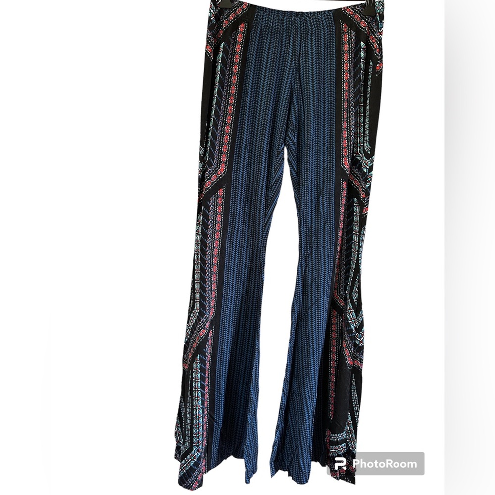 NWT Darah Dahl Get Real Pants in Blue and Black Print. Women’s Large